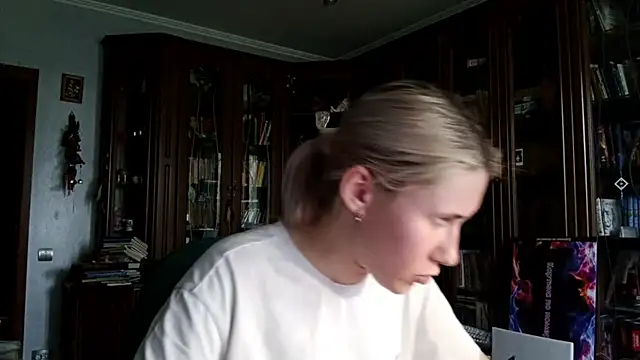 Snapshot of KellyOutdoor chatting on June 2026 08:54:02 AM KellyOutdoor online show from June 2026 08:54:02 AM