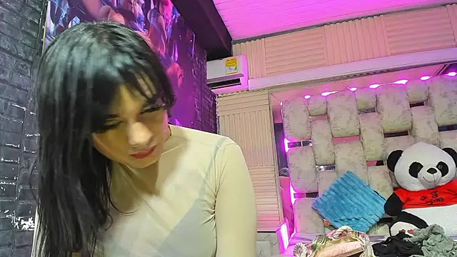 LunaaMuaa online show from July 2026 01:58:02 PM