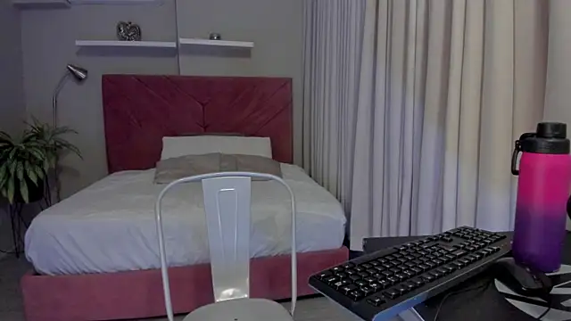macarennah  online show from July 2026 07:29:02 PM