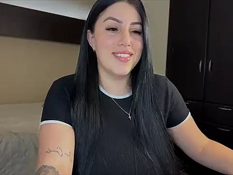 Snapshot of itsLucia_ chatting on July 2026 01:02:02 AM itsLucia online show from July 2026 01:02:02 AM