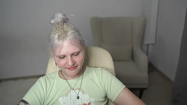 Snapshot of EstherFilteau chatting on July 2026 11:50:01 AM EstherFilteau online show from July 2026 11:50:01 AM