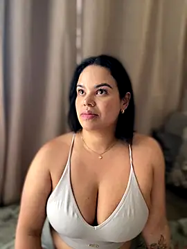 AliceStarshine online show from November 2025 12:19:01 PM