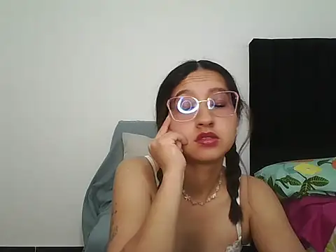 Snapshot of JustVeroo chatting on July 2026 01:27:01 AM JustVeroo online show from July 2026 01:27:01 AM
