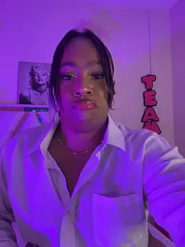 Snapshot of selina_paris chatting on July 2026 11:35:02 PM selina paris online show from July 2026 11:35:02 PM