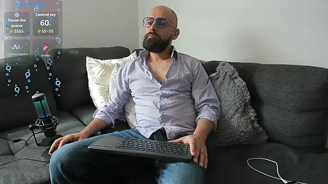 Snapshot of ezequiel_mobland chatting on July 2026 01:23:02 PM ezequiel mobland online show from July 2026 01:23:02 PM