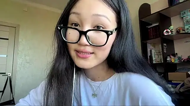 Snapshot of QueenOfCute chatting on July 2026 04:19:01 AM QueenOfCute online show from July 2026 04:19:01 AM