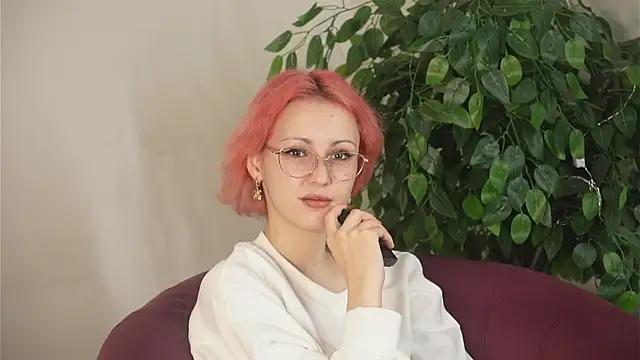 Snapshot of ErmelindaRottner chatting on July 2026 07:42:01 AM ErmelindaRottner online show from July 2026 07:42:01 AM