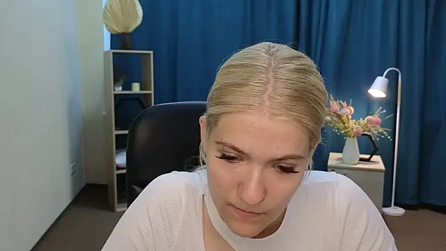 Snapshot of CammyYoula chatting on July 2026 04:01:01 AM CammyYoula online show from July 2026 04:01:01 AM