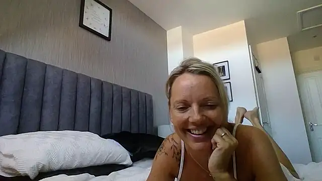 Snapshot of SexpotPolly chatting on July 2026 08:47:01 AM SexpotPolly online show from July 2026 08:47:01 AM