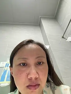 Snapshot of IcebergQueen chatting on July 2026 12:21:01 AM IcebergQueen online show from July 2026 12:21:01 AM