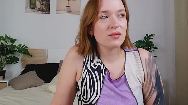 Snapshot of Tia_shy chatting on July 2026 01:20:01 PM Tia shy online show from July 2026 01:20:01 PM