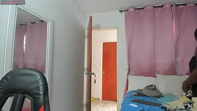 LupeAdams online show from April 2026 10:22:01 PM