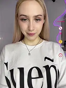 Snapshot of Lilechka_Moon chatting on July 2026 12:01:01 PM Lilechka Moon online show from July 2026 12:01:01 PM