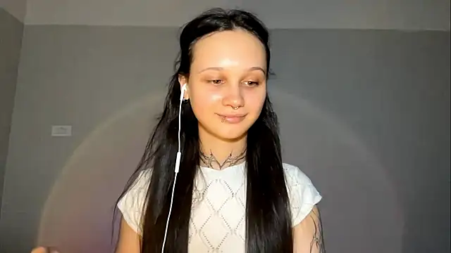 Snapshot of MayraLucarelli chatting on July 2026 10:15:02 AM MayraLucarelli online show from July 2026 10:15:02 AM