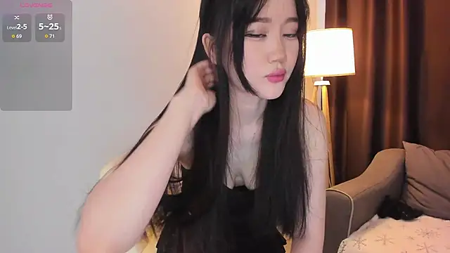 AmiliYan online show from December 2025 09:25:01 AM