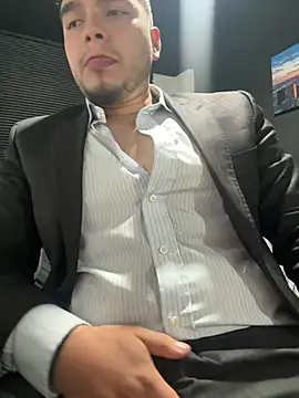 Snapshot of EnzoDimitrov chatting on July 2026 02:41:01 AM EnzoDimitrov online show from July 2026 02:41:01 AM