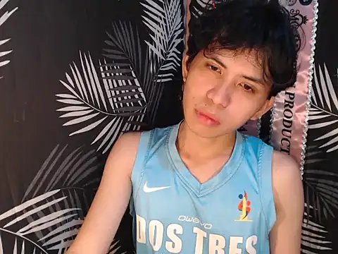 Snapshot of UrasianFemboy chatting on July 2026 03:04:01 AM UrasianFemboy online show from July 2026 03:04:01 AM