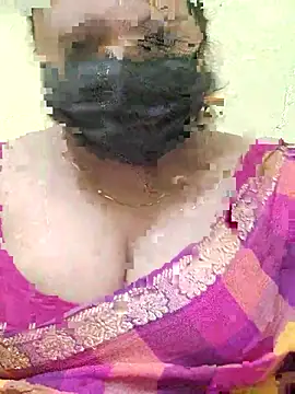 Snapshot of Floraa-Queen chatting on July 2026 09:17:01 AM Floraa-Queen online show from July 2026 09:17:01 AM