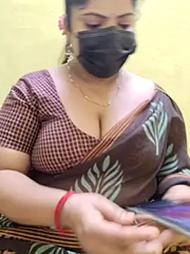 Snapshot of Floraa-Queen chatting on July 2026 01:35:02 PM Floraa-Queen online show from July 2026 01:35:02 PM