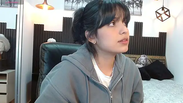 yurii petite online show from July 2026 12:01:01 PM