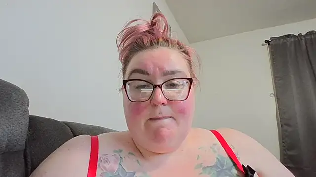 Snapshot of BbwQueen216 chatting on July 2026 03:55:02 AM BbwQueen216 online show from July 2026 03:55:02 AM
