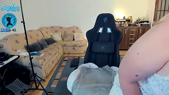 WhitneyLynn online show from November 2025 01:43:02 AM