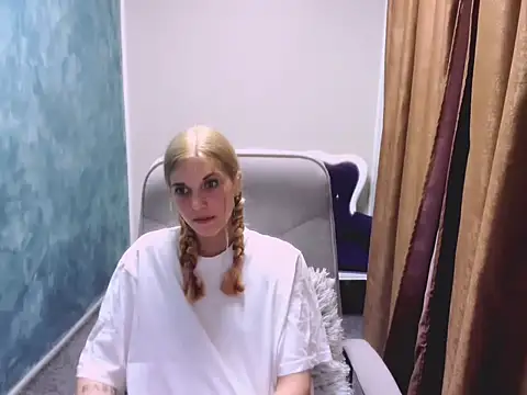 MysticLuna06 online show from July 2026 10:16:02 PM