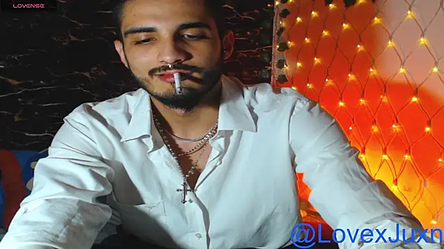 LovexJuxn77 online show from July 2026 11:24:01 PM