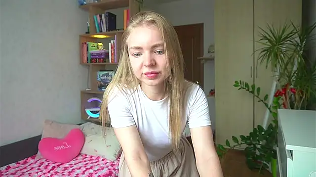 Snapshot of Emilyemmi chatting on July 2026 07:28:01 AM Emilyemmi online show from July 2026 07:28:01 AM