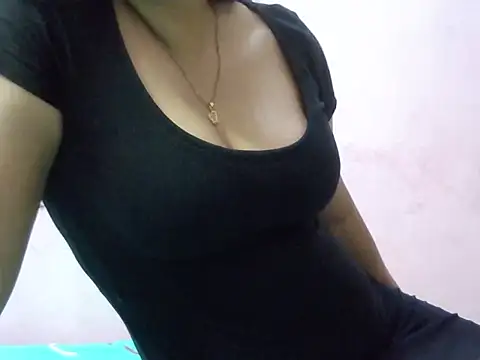 KIARA THE  QUEEN online show from July 2026 01:52:02 PM