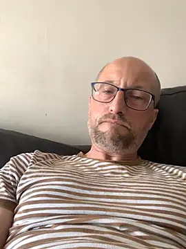 Snapshot of Rosbif69 chatting on July 2026 02:14:02 PM Rosbif69 online show from July 2026 02:14:02 PM