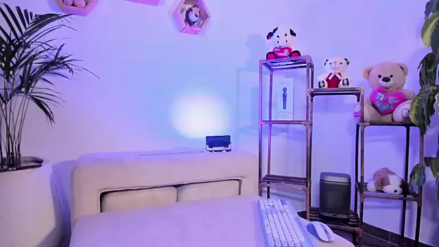kitsune Kass online show from July 2026 06:42:01 AM