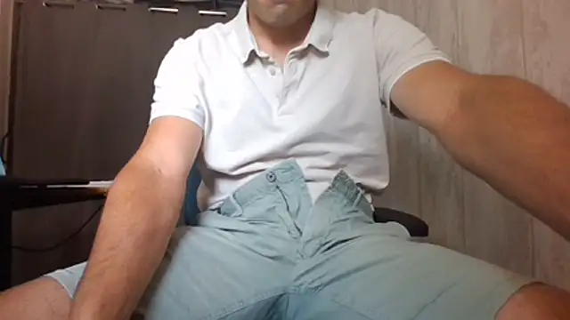 Snapshot of mikebrant01 chatting on July 2026 01:09:02 PM mikebrant01 online show from July 2026 01:09:02 PM