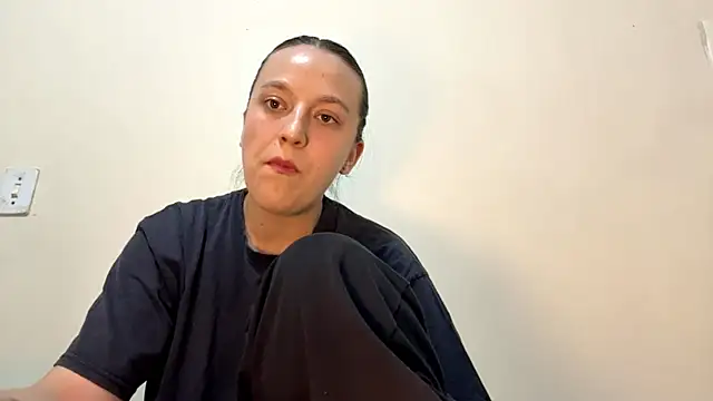 Snapshot of VeronicaFendt chatting on July 2026 03:41:02 AM VeronicaFendt online show from July 2026 03:41:02 AM