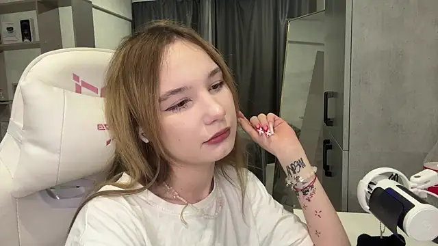 Snapshot of LittleMiaX chatting on July 2026 07:16:01 PM LittleMiaX online show from July 2026 07:16:01 PM