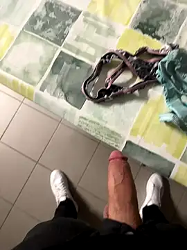 Snapshot of swissboy22 chatting on October 2025 02:05:02 PM swissboy22 online show from October 2025 02:05:02 PM