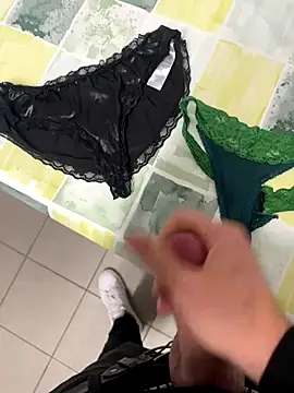 Snapshot of swissboy22 chatting on October 2025 10:31:02 PM swissboy22 online show from October 2025 10:31:02 PM