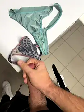 Snapshot of swissboy22 chatting on October 2025 12:29:02 PM swissboy22 online show from October 2025 12:29:02 PM