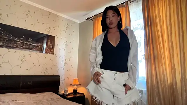 LesleyBobola online show from July 2026 01:10:02 PM