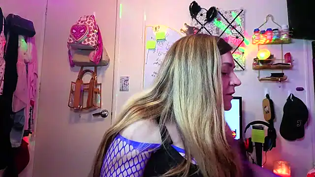 Snapshot of xxKitten chatting on July 2026 05:20:01 AM xxKitten online show from July 2026 05:20:01 AM