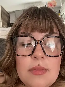 Snapshot of Peachy_bella chatting on July 2026 11:01:01 AM Peachy bella online show from July 2026 11:01:01 AM