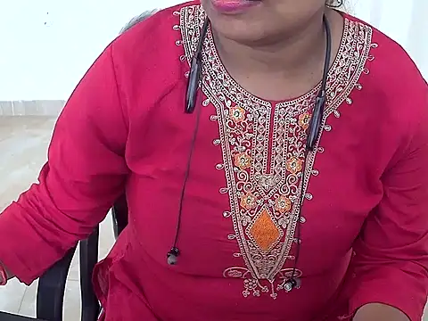 Snapshot of DivaLuv chatting on July 2026 10:38:02 AM DivaLuv online show from July 2026 10:38:02 AM