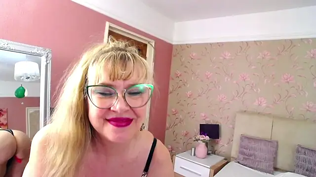 Snapshot of MatureMariah chatting on February 2025 03:59:02 AM MatureMariah online show from February 2025 03:59:02 AM