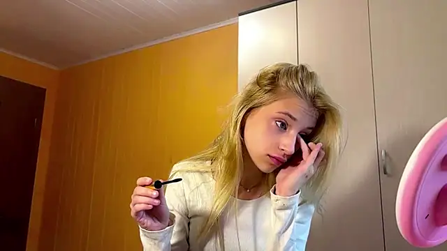 FiveFootBlonde online show from July 2026 04:14:01 PM
