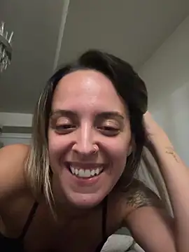 Snapshot of mellybearzzz chatting on July 2026 08:49:02 AM mellybearzzz online show from July 2026 08:49:02 AM