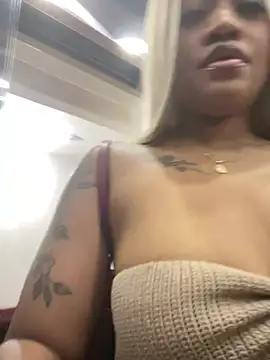 Snapshot of riri_brunnete chatting on June 2026 04:34:01 AM riri brunnete online show from June 2026 04:34:01 AM