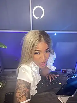 Snapshot of riri_brunnete chatting on June 2026 04:35:01 AM riri brunnete online show from June 2026 04:35:01 AM