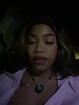 Snapshot of riri_brunnete chatting on June 2026 04:21:01 AM riri brunnete online show from June 2026 04:21:01 AM