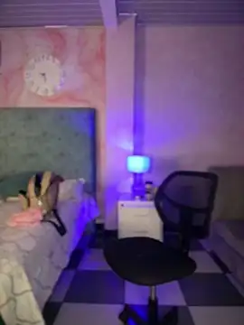 riri brunnete online show from February 2026 04:10:01 AM