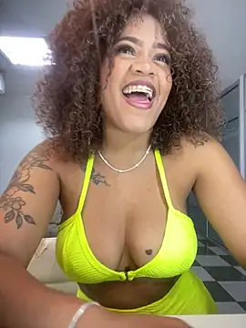 Snapshot of riri_brunnete chatting on April 2026 04:28:02 AM riri brunnete online show from April 2026 04:28:02 AM